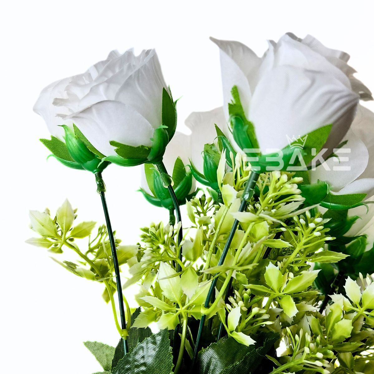 A1852 White Rose Bouquet Bunch With Fillers (18 Roses & Fillers)