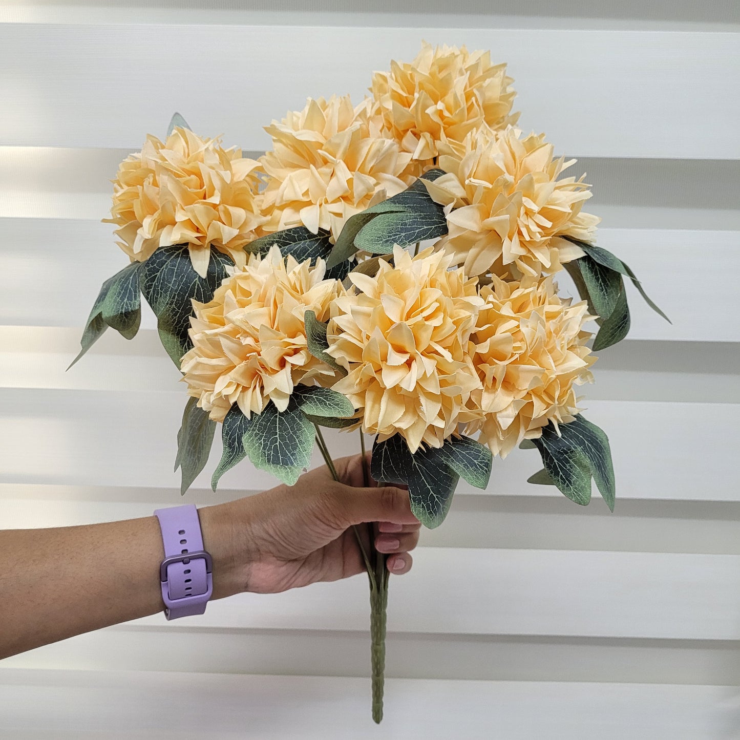 Premium Dahlia Bunch With Leaves A651 (7 Dahlias)
