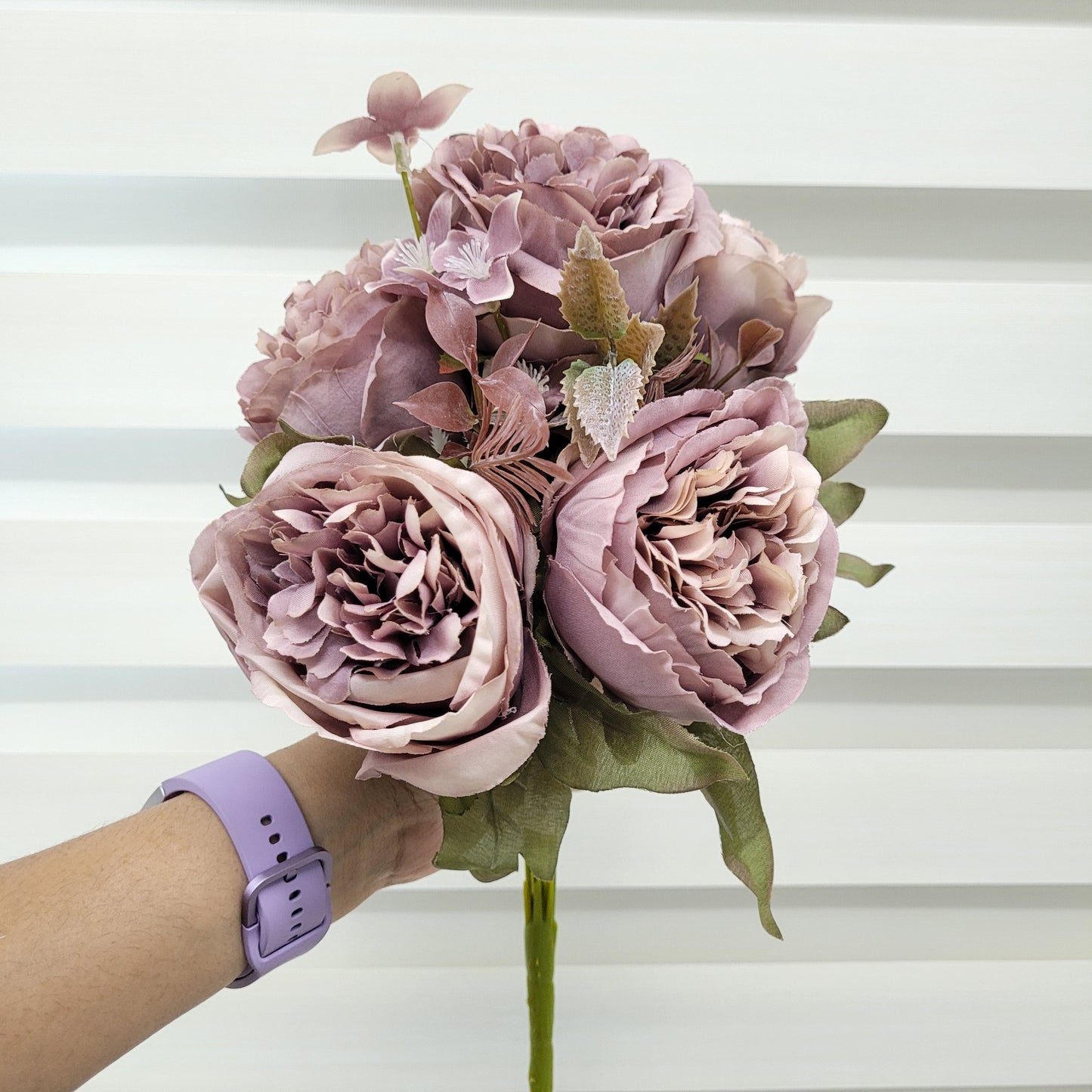 Jumbo Rose Bunch With Fillers - A706 (5 Peonies)