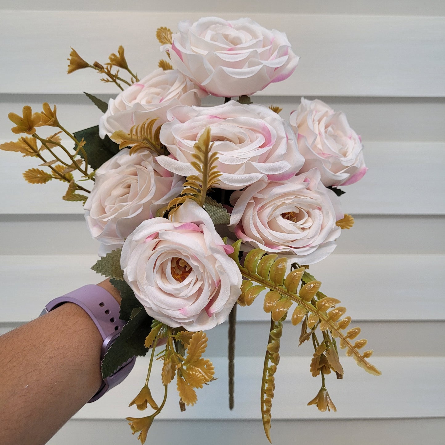 A997 Shaded Pink & White Rose Bunch With Fillers (7 Roses)