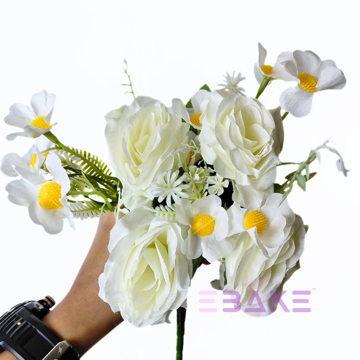 A1868 White Rose Bunch With Fillers (4 Roses & Fillers)