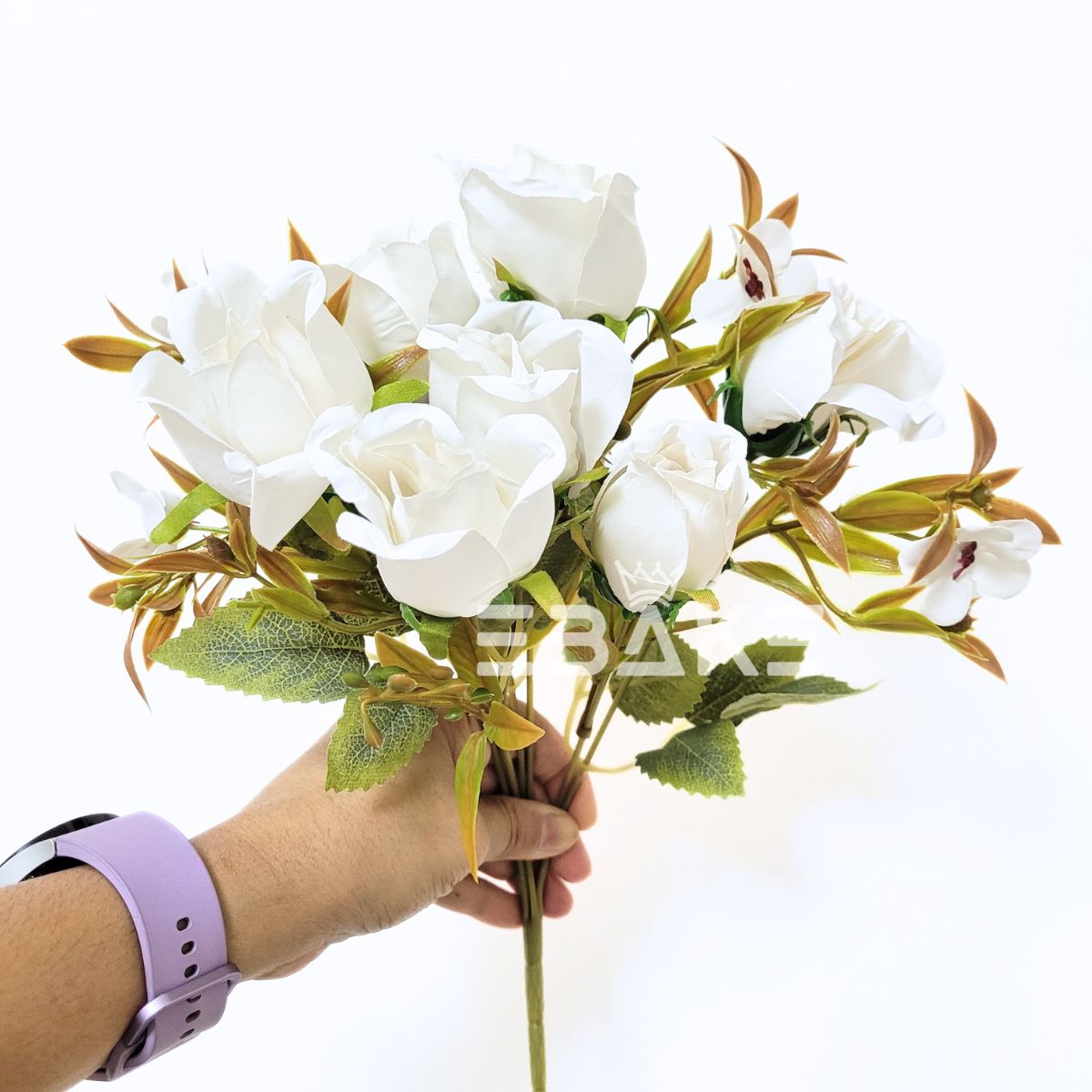 A1599 White Bud Rose Bunch With Fillers (7 Roses)