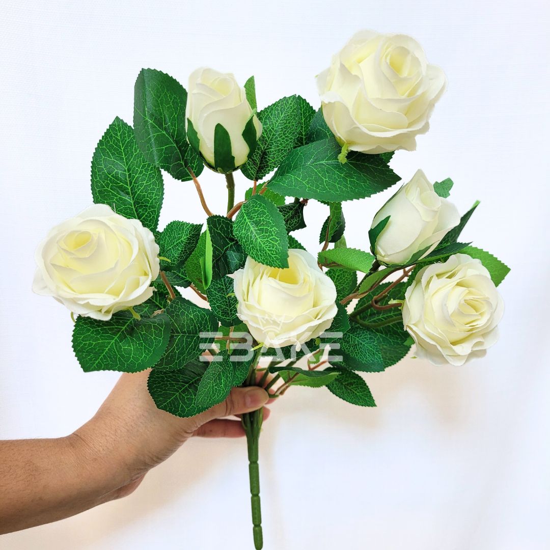 A1385 White Rose Bunch