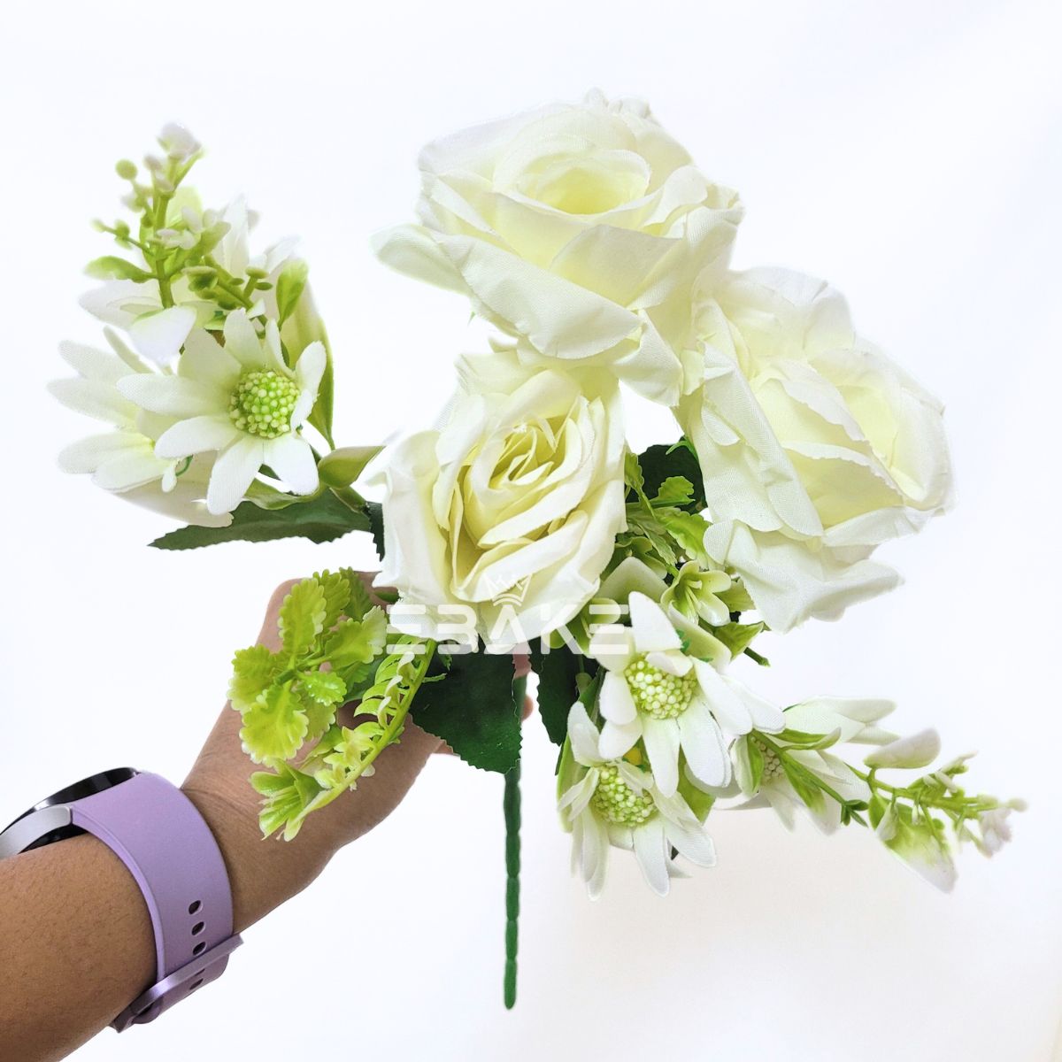 A1572 Greenish White Rose Bunch (3 Roses With Fillers)
