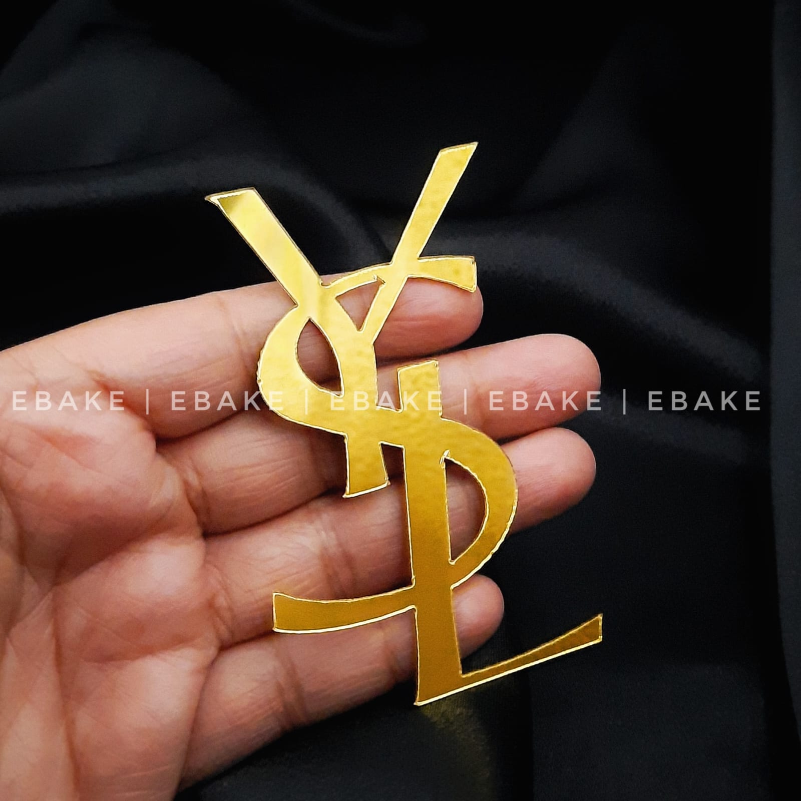 Louis Vuitton Logo Cake Charm 3 Inch Single Piece – EBAKE