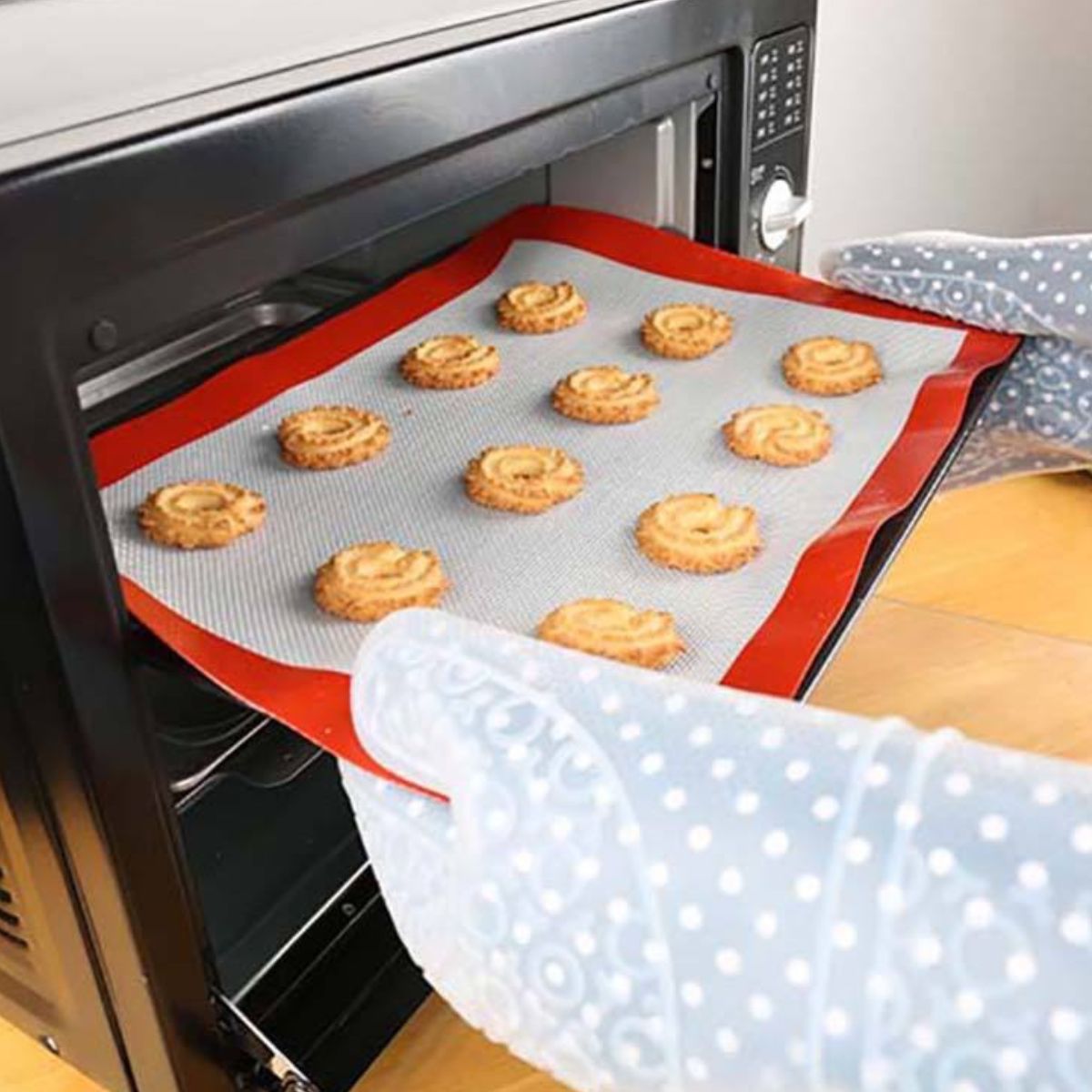 Macaron Baking Mat / Non Stick Silicone Baking Sheet 40*60 (Red)