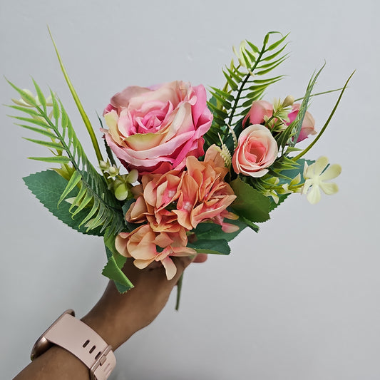 Roses Bunch With Hydrangea and Fillers Mix - A370 (Roses Mixed Size & Fillers)
