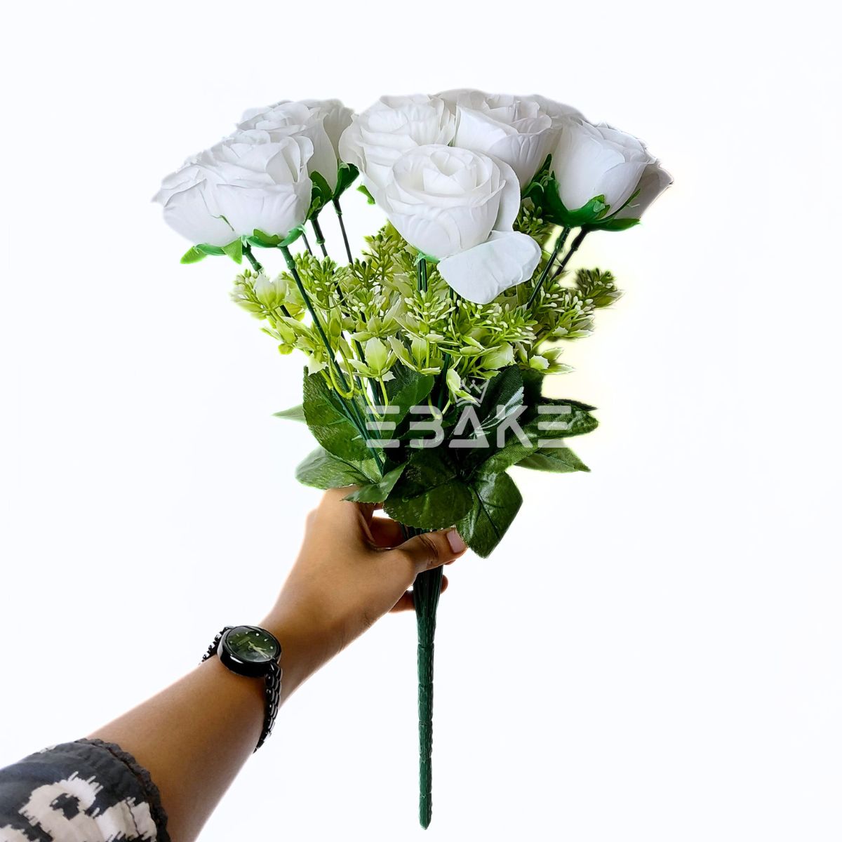 A1852 White Rose Bouquet Bunch With Fillers (18 Roses & Fillers)