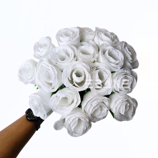 A1852 White Rose Bouquet Bunch With Fillers (18 Roses & Fillers)