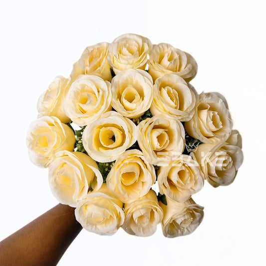 A1856 Cream Rose Bouquet Bunch With Fillers (18 Roses & Fillers)