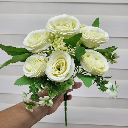 A1041 Off White Rose Bunch (6 Roses With Fillers)