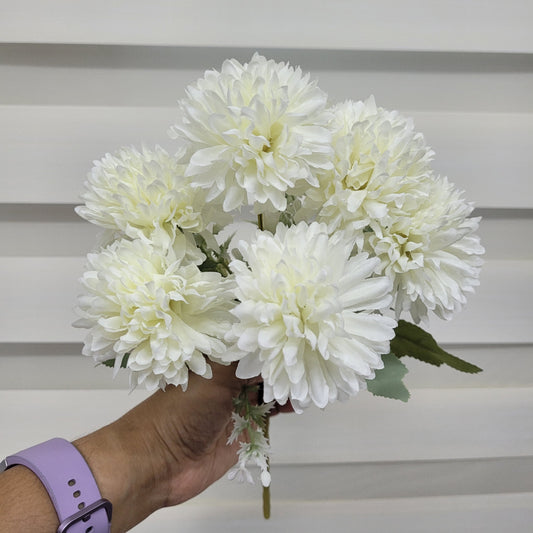 A1087 White Dahlia Bunch With Fillers (6 Dahlias With Fillers)
