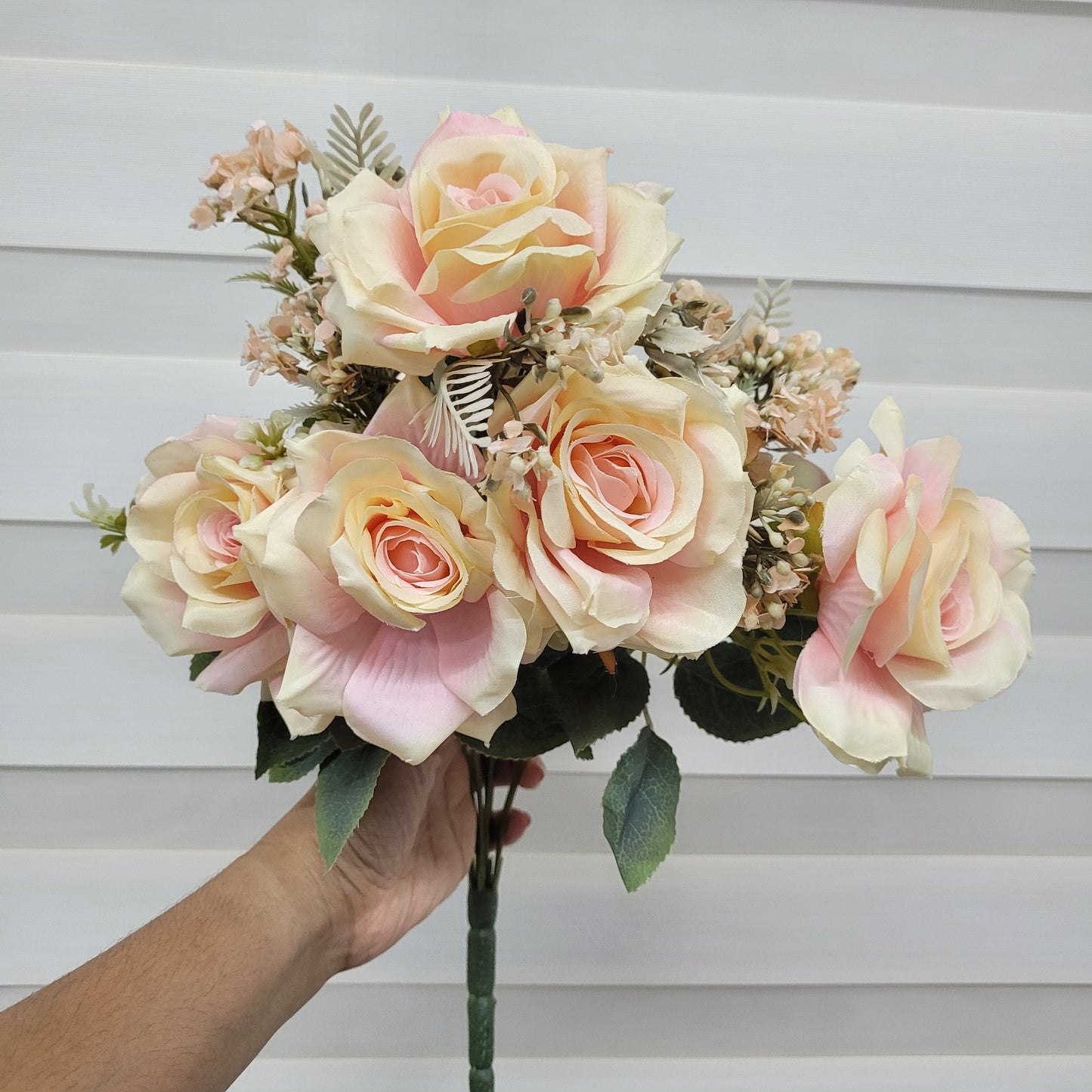 A1121 Premium Jumbo Rose Bunch With Fillers (5 Roses)