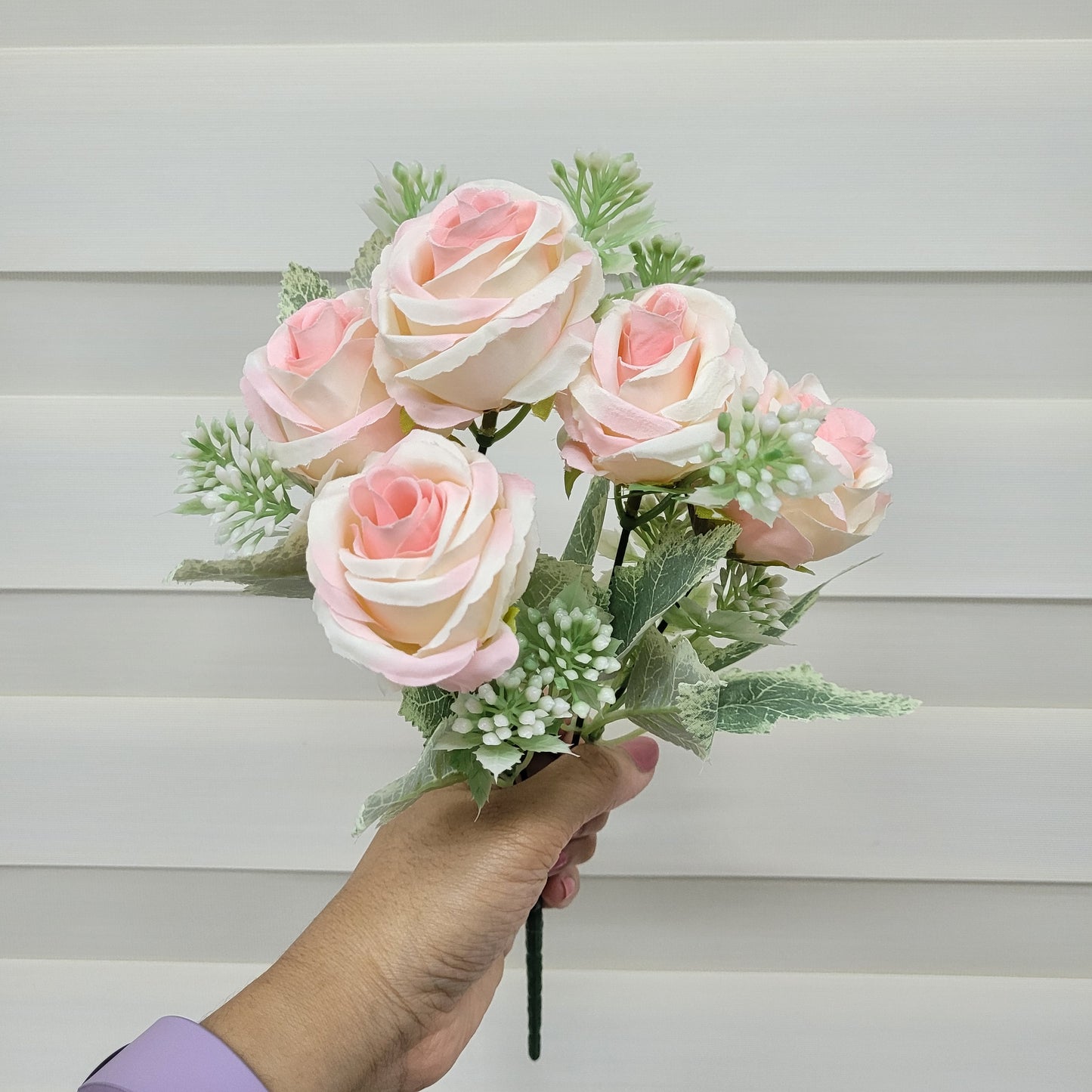 A1141 Shaded Pink Rose Bunch (5 Roses With Fillers)