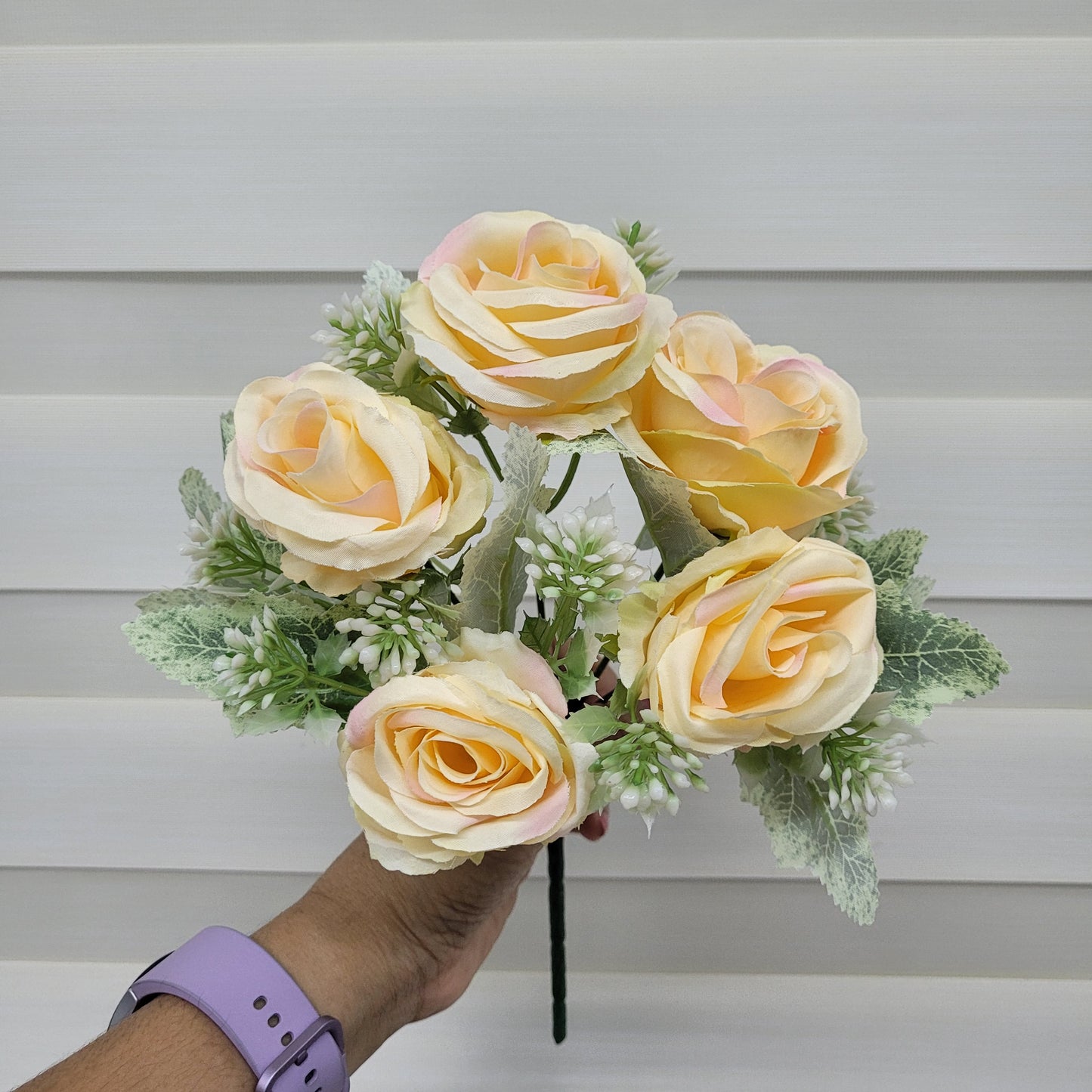 A1142 Yellow Rose Bunch (5 Roses With Fillers)