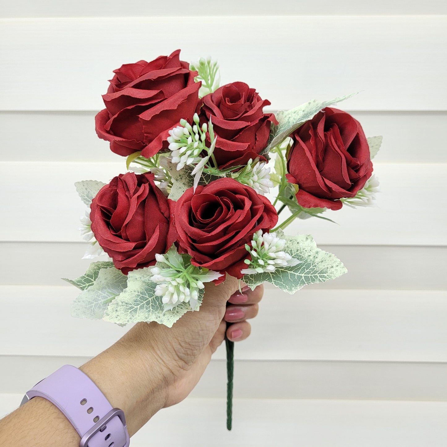 A1144 Maroon Rose Bunch (5 Roses With Fillers)