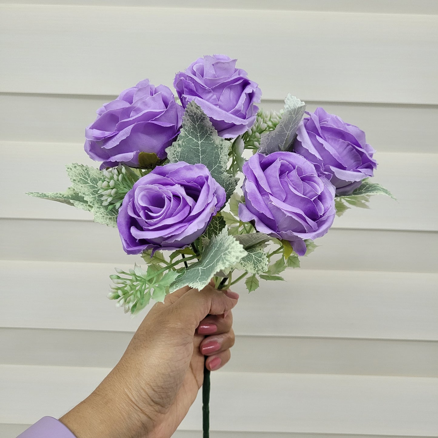 A1143 Violet Rose Bunch (5 Roses With Fillers)