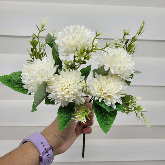 A1148 White Small Dahlia Bunch (5 Dahlias With Fillers)