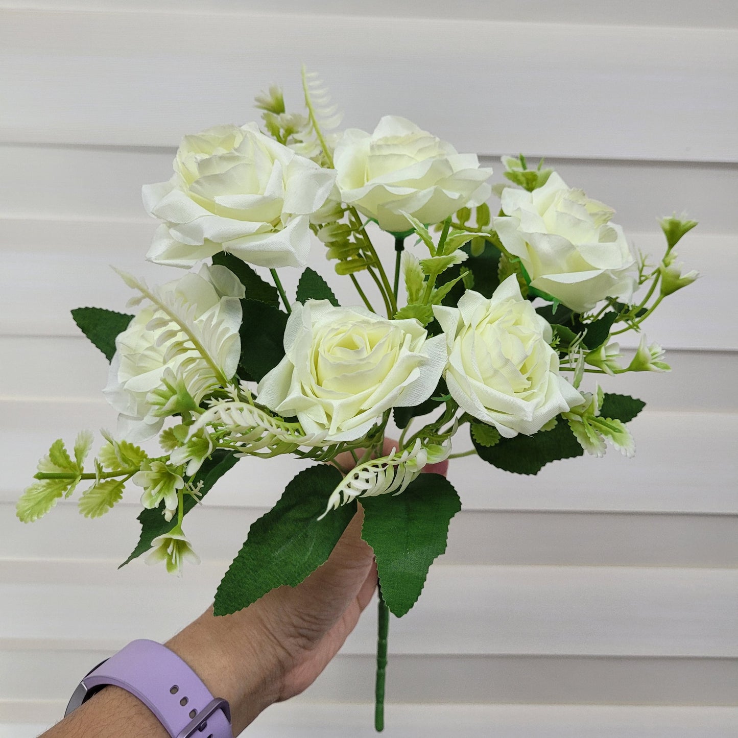 A1167 Off White Rose Bunch (6 Roses With Fillers)