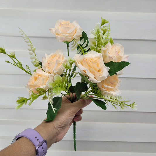 A1168 Peach Rose Bunch (6 Roses With Fillers)