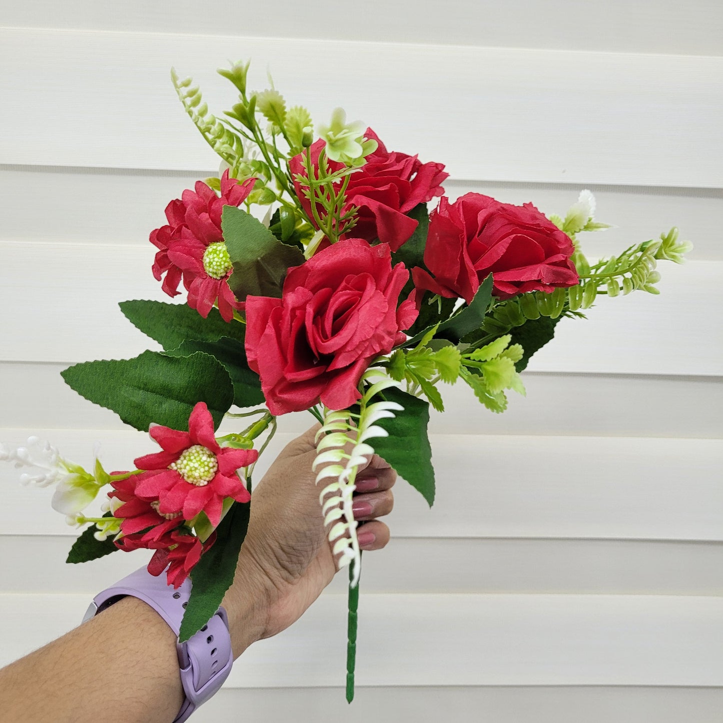 A1180 Red Rose Bunch (3 Roses With Fillers)