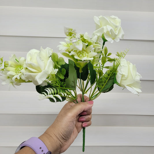 A1185 Off White Bunch (3 Roses With Fillers)