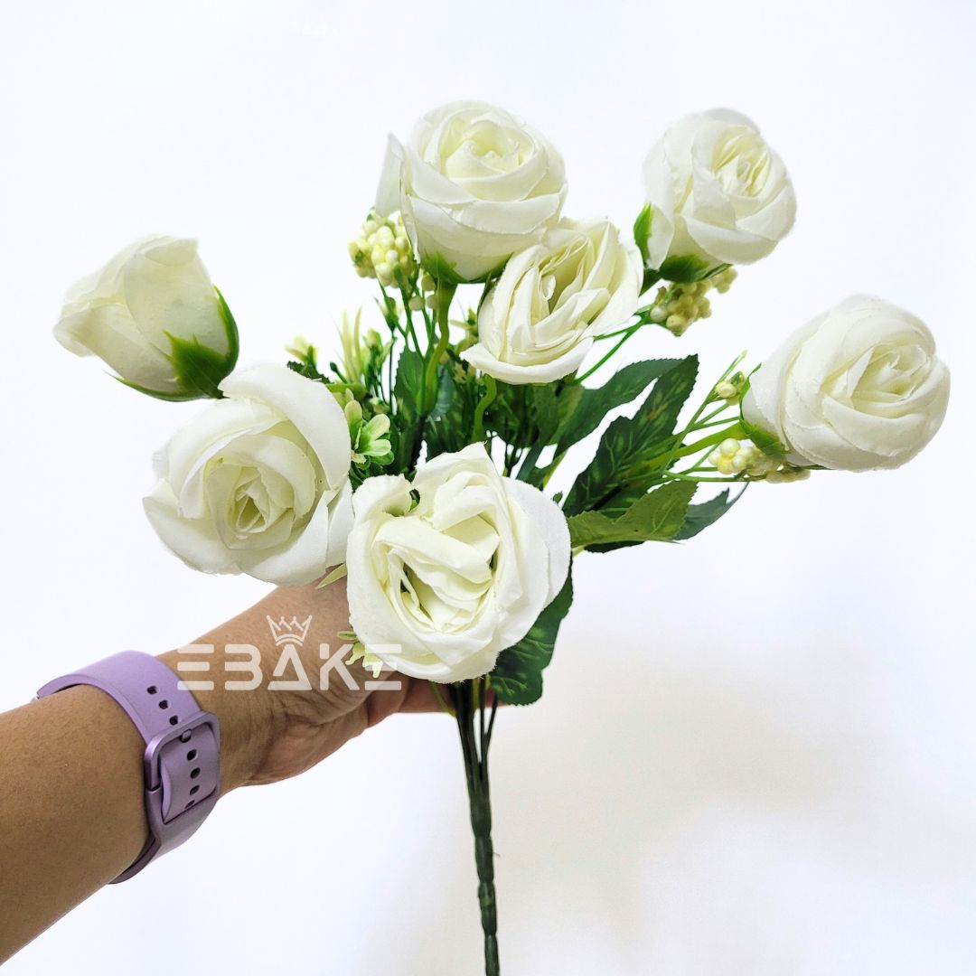 A1326 Bud Rose Bunch With Fillers (7 Bud Roses & Fillers)