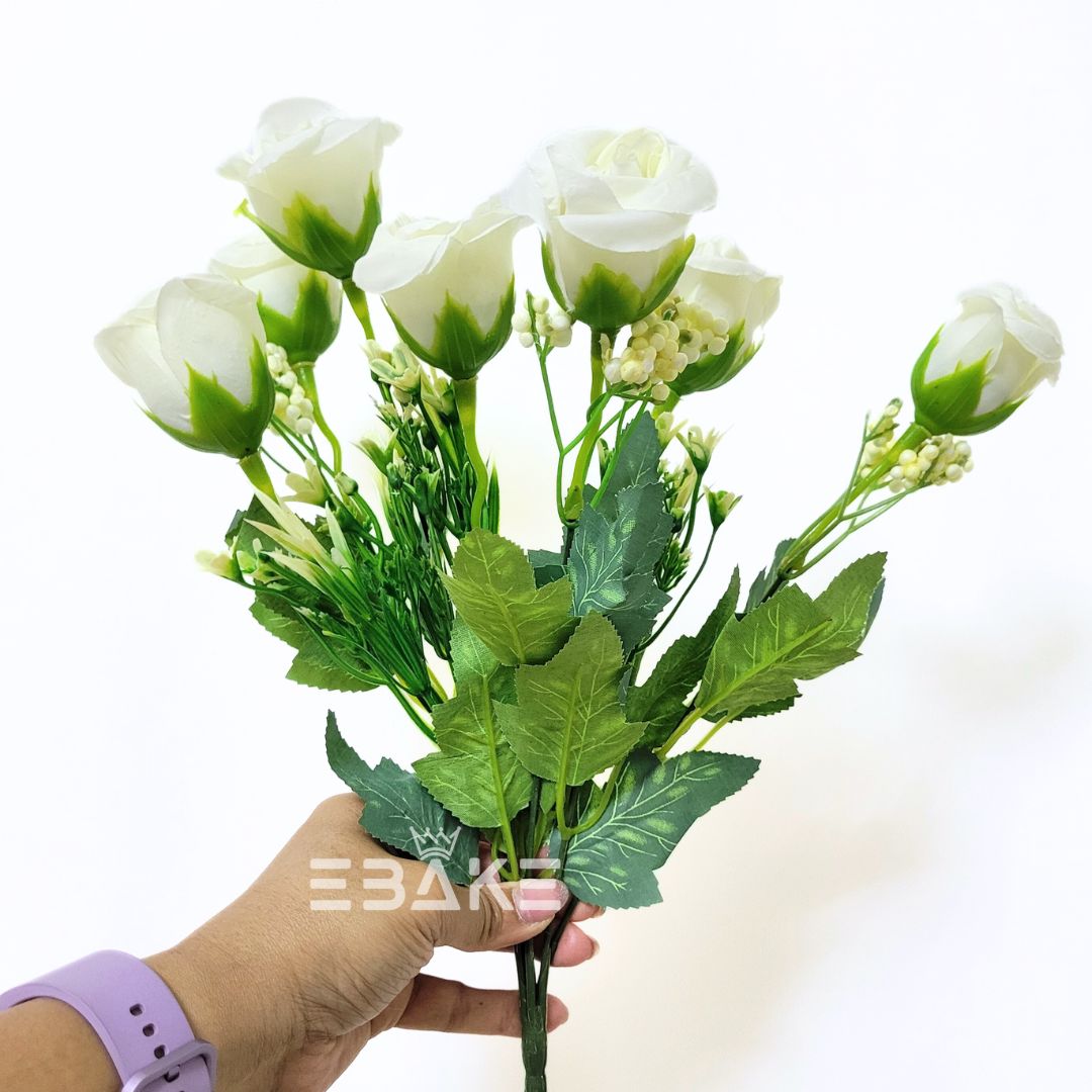 A1326 Bud Rose Bunch With Fillers (7 Bud Roses & Fillers)