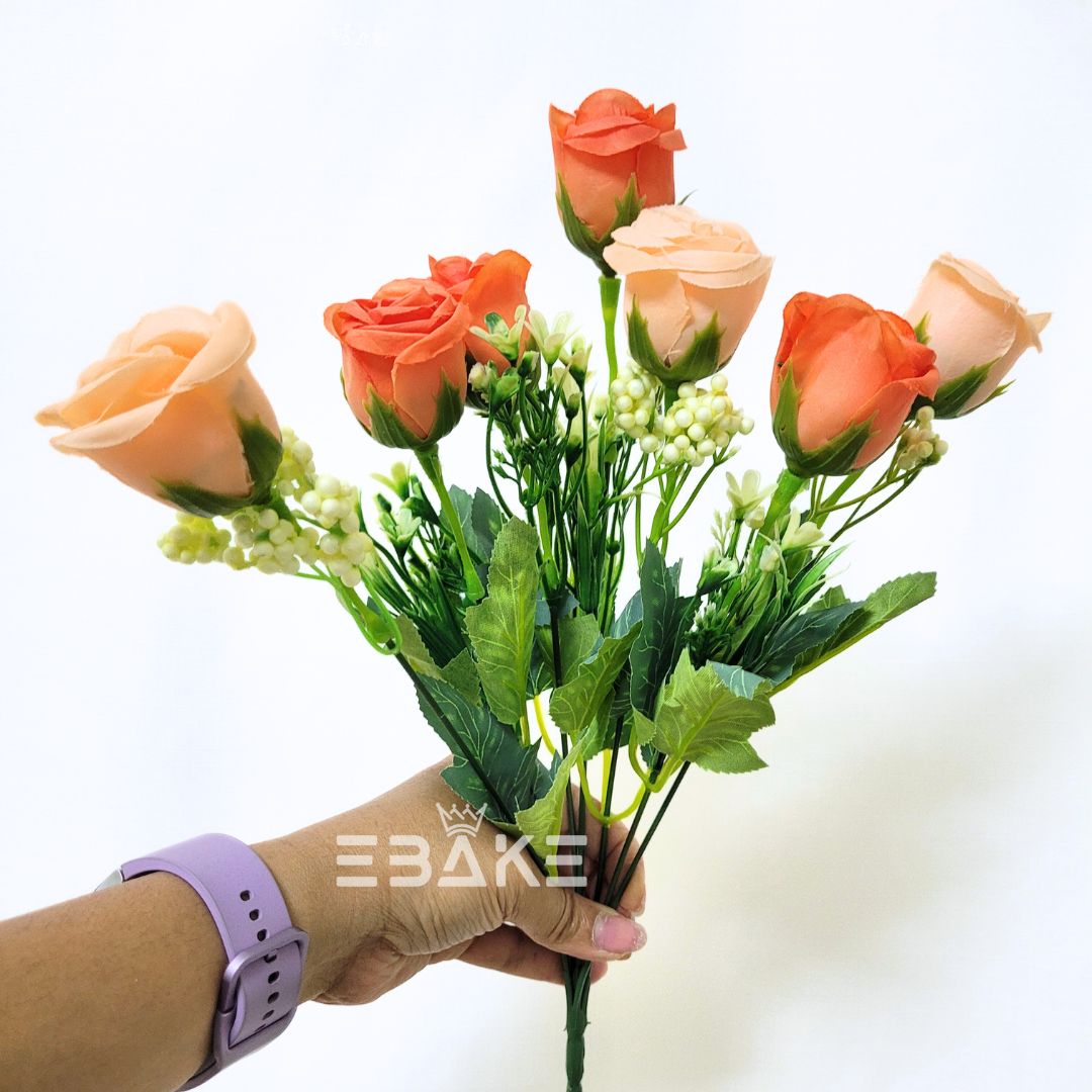 A1327 Bud Rose Bunch With Fillers (7 Bud Roses & Fillers)