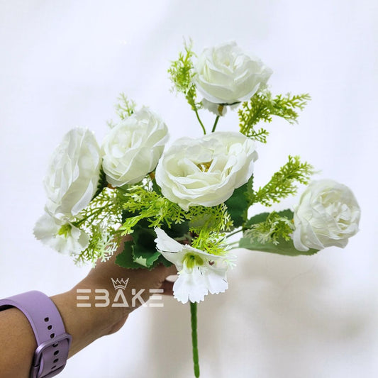 A1239 White Rose Bunch With Fillers (5 Roses & Fillers)