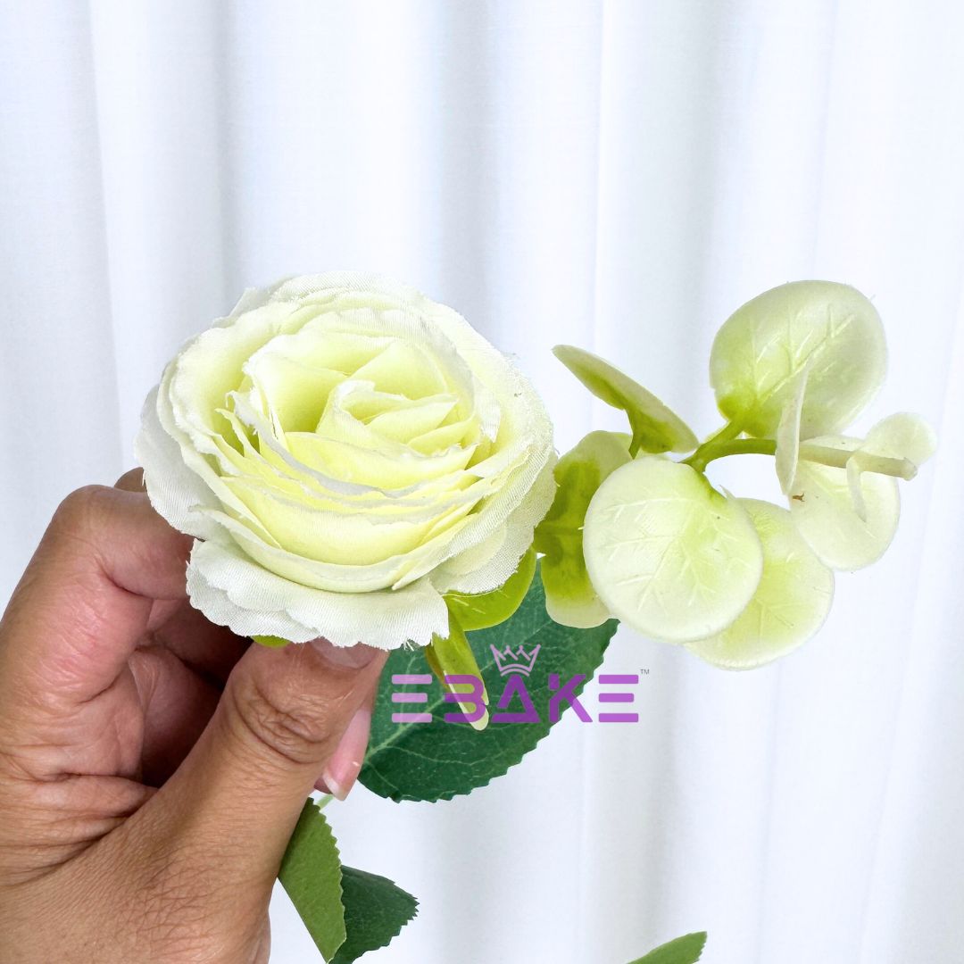 A1244 Off-White Rose Bunch (5 Roses With Fillers)