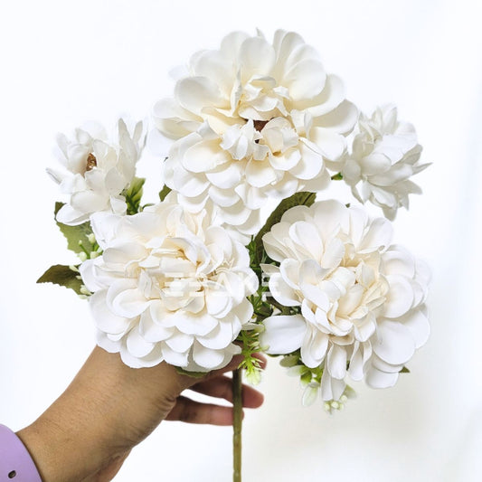 A1671 White Dahlia Bunch With Fillers