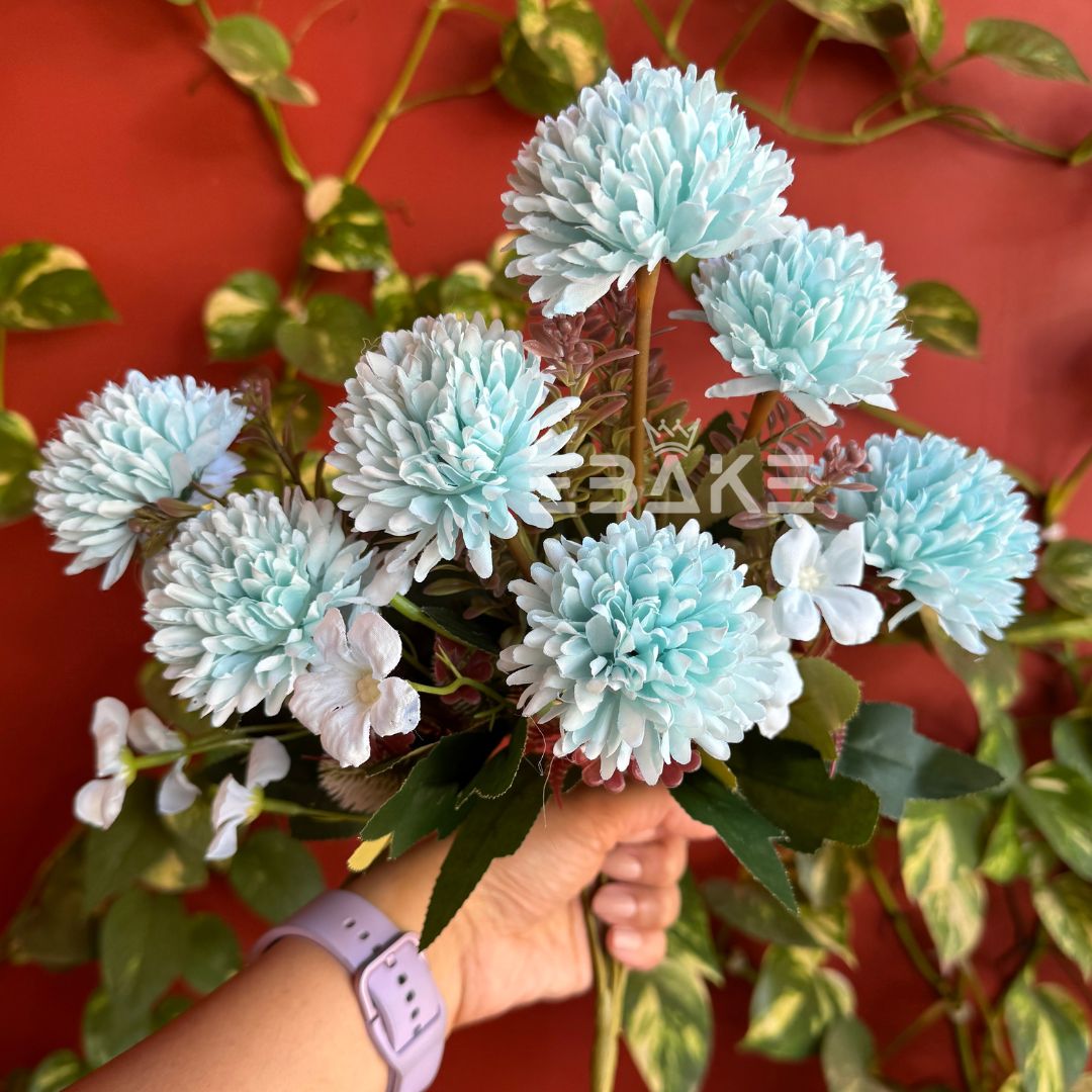 A1224 Light Blue Dahlia Bunch With Fillers (7 Dahlias With Fillers)