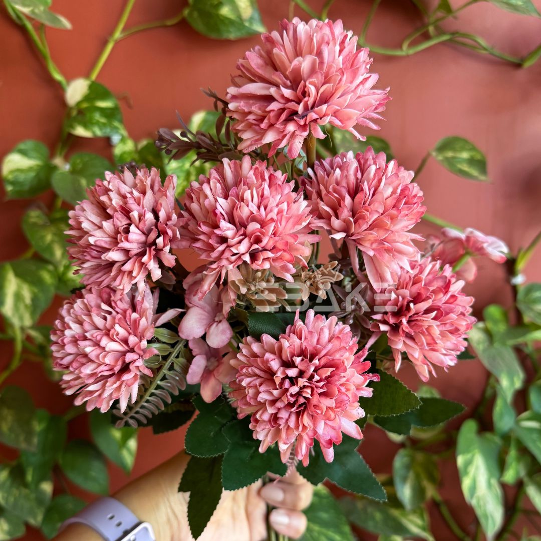 A1228 Mauve Pink Dahlia Bunch With Fillers (7 Dahlias With Fillers)