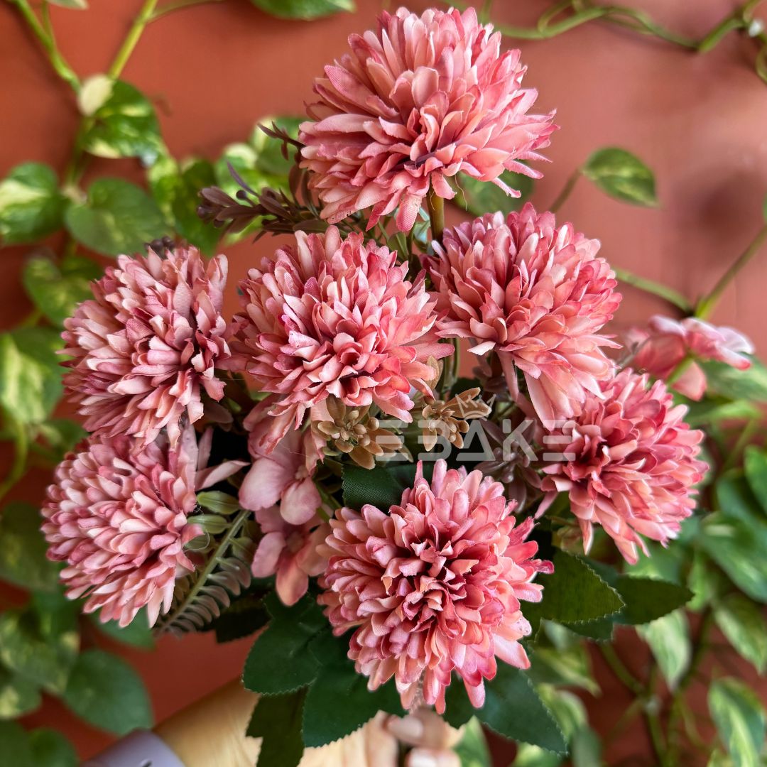 A1228 Mauve Pink Dahlia Bunch With Fillers (7 Dahlias With Fillers)