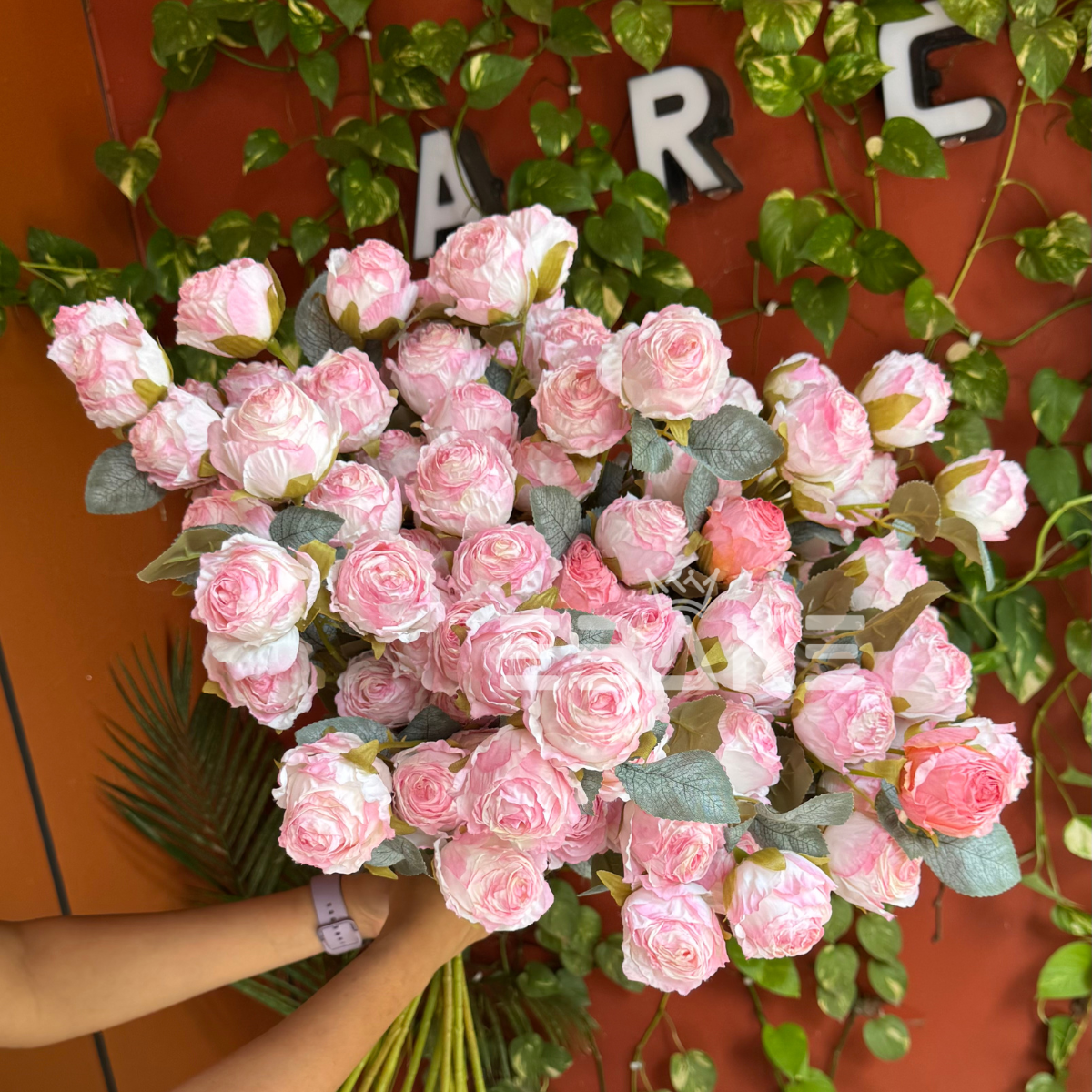 A1520 Premium Lifelike Dried Finish Rose Bunch (Shaded Light Pink)