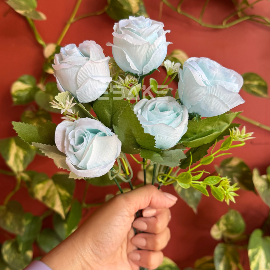 A1220 Light Blue Rose Bunch (5 Roses With Fillers)