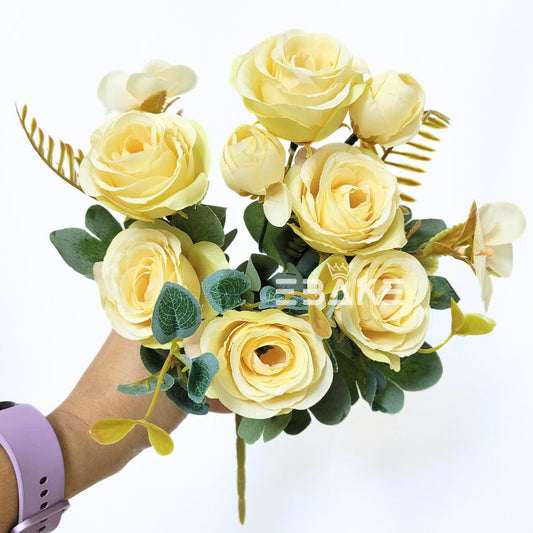 A1618 Light Yellow Rose Bunch With Buds & Fillers
